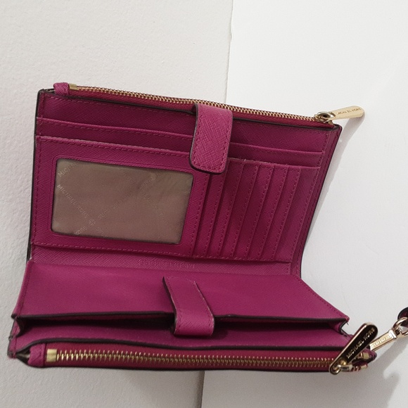 ❤❤❤MICHAEL KORS PINK WALLET❤❤❤ - Picture 3 of 3